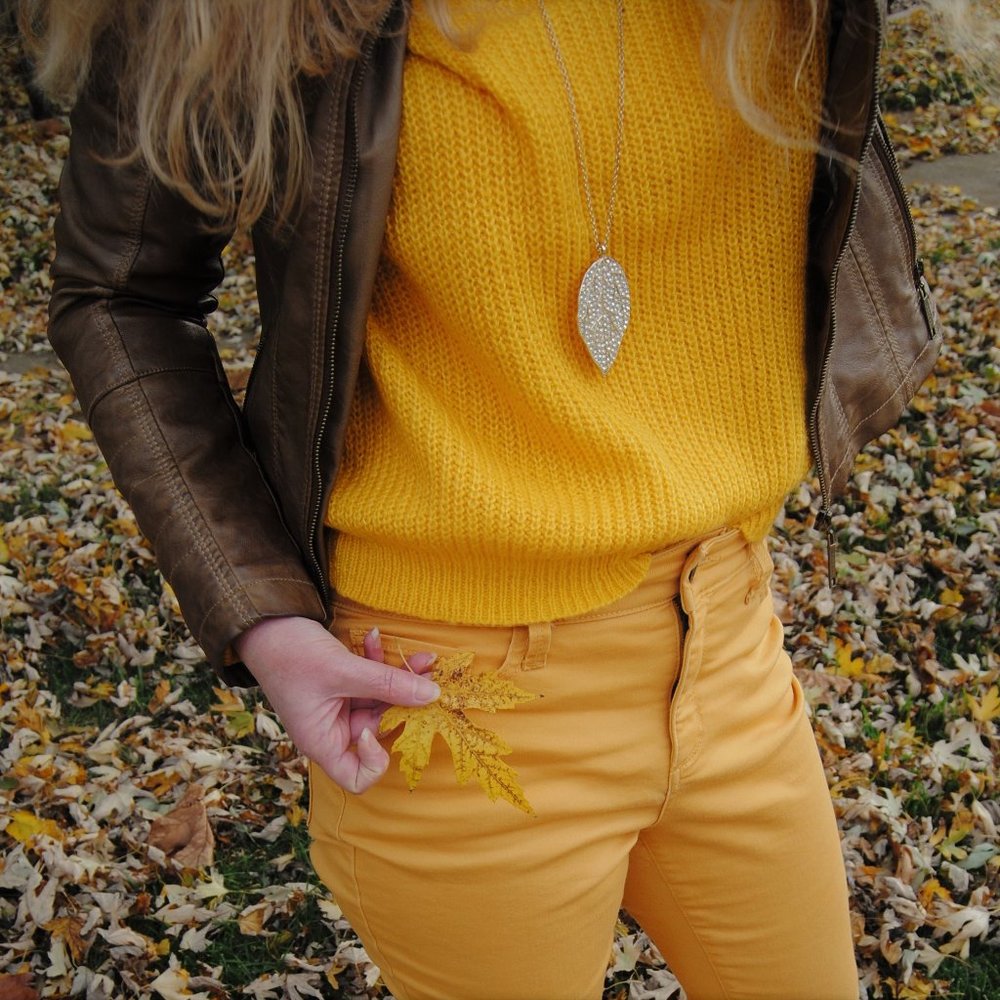 St. John's Bay Mustard Yellow Skinny Leg Pants, Size 8